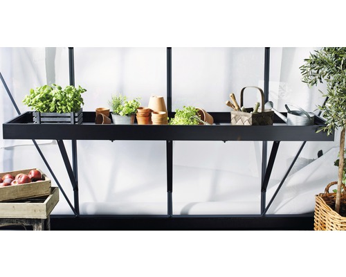Aluminiumtisch JULIANA integriert 3 Sektionen 213 x 52 cm schwarz Gewächshaustisch mit Pflanzen, Töpfen und Gartengeräten