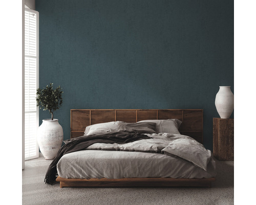 Chambre à coucher avec lit, table de chevet et décorations