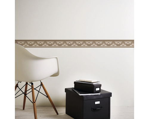 Vue d''une pièce avec une bordure à motif géométrique