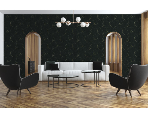 Salon avec papier peint en marbre noir et meubles blancs