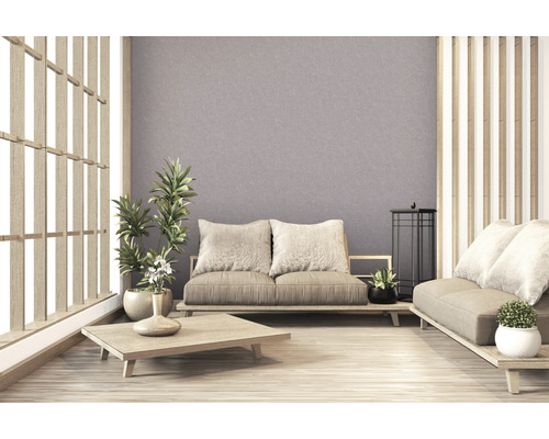 Helles Wohnzimmer im japanischen Stil mit Holzmöbeln und Zimmerpflanzen