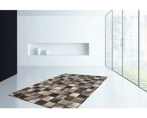 Moderner Wohnraum mit Teppich in Schachbrettmusterung