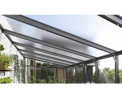 Terrassenüberdachung mit Polycarbonatplatten und Aluminiumrahmen