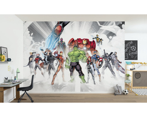 Wandgestaltung mit Avengers Comicfiguren im Kinderzimmer.