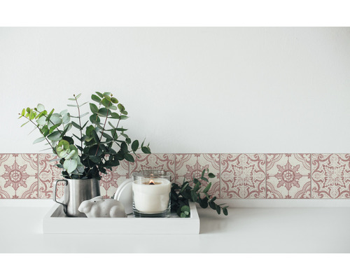 Dekorative Wandbordüre mit Muster im Vintage-Stil