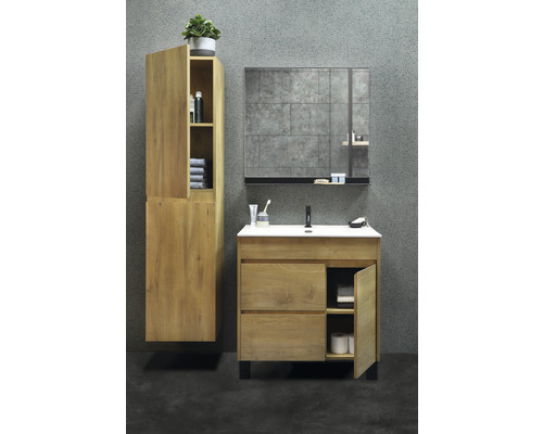 Salle de bain avec meuble-lavabo, miroir et armoire haute