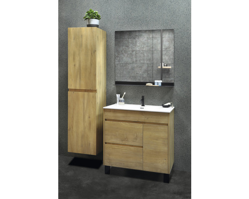 Salle de bains avec meuble sous-lavabo, armoire de toilette et armoire haute aspect bois