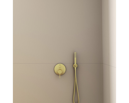 Unterputz Duscharmatur mit Handbrause an der Wand montiert