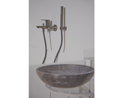 Robinet de salle de bain avec douchette et vasque à poser