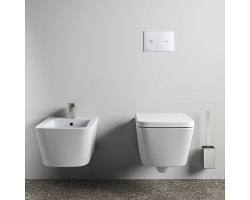Bidet, WC suspendu à fond creux, plaque de commande et ensemble brosse WC dans la salle de bains