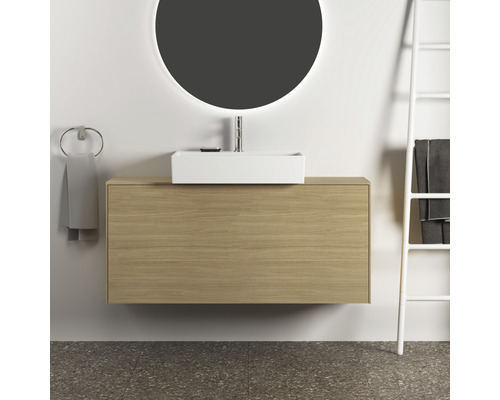 Modernes Badezimmer mit Waschtischunterschrank, Aufsatzwaschbecken und runden Spiegel mit Beleuchtung