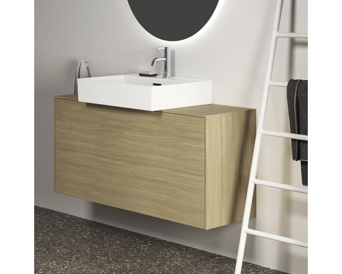 Meuble-lavabo avec armoire basse, vasque à poser, robinetterie et porte-serviettes dans la salle de bains
