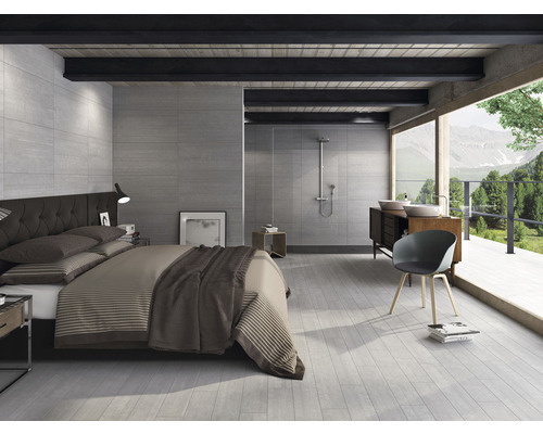 Helles Schlafzimmer mit Bad, ausgestattet mit Fliesen in Holzoptik und modernem Design
