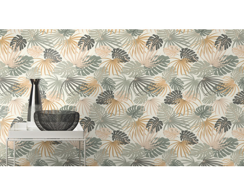 Dekorative Tapete mit Pflanzenmotiven und moderner Tischdekoration