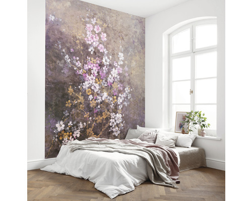 Chambre à coucher avec papier peint photo à motif floral et lit