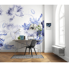 Arbeitszimmer mit blumiger Fototapete, Schreibtisch und Stuhl