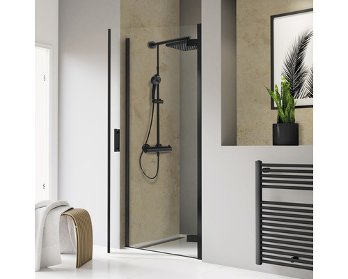 Porte de douche dans niche avec porte battante SCHULTE TouraPlus ExpressPlus 90 cm couleur du profilé noir décor de vitre verre transparent avec verre antitache butée de porte à droite poignée barre Salle de bains avec cabine de douche à cadre noir, robinetterie de douche et sèche-serviettes