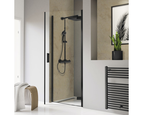 Porte de douche dans niche avec porte battante SCHULTE TouraPlus ExpressPlus 100 cm couleur du profilé noir décor de vitre verre transparent avec verre antitache butée de porte à droite poignée barre Salle de bains moderne avec cabine de douche, robinetterie et sèche-serviettes