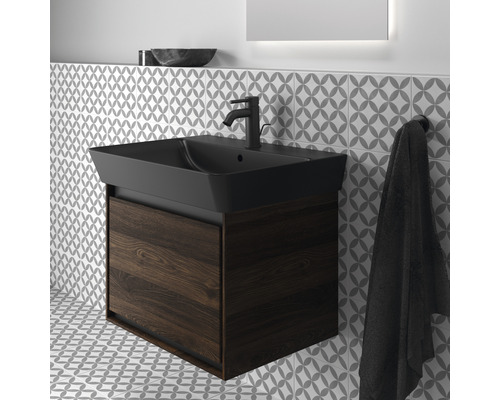 Waschtisch mit Unterschrank im Badezimmer