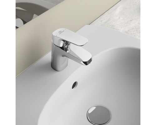 Waschtischarmatur auf einem Waschbecken montiert