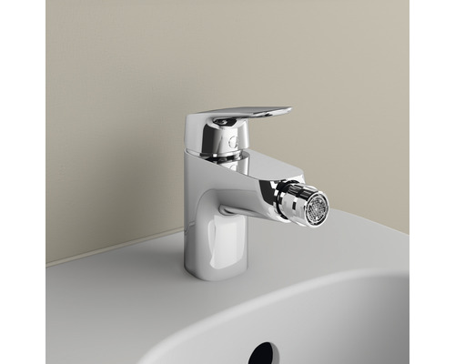 Bidetarmatur aus Metall, glänzend