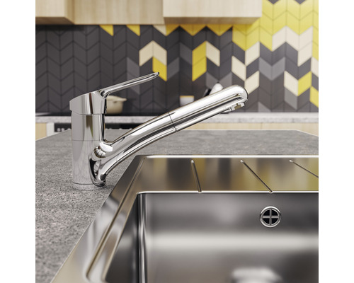 Küchenszene mit Spüle und Armatur