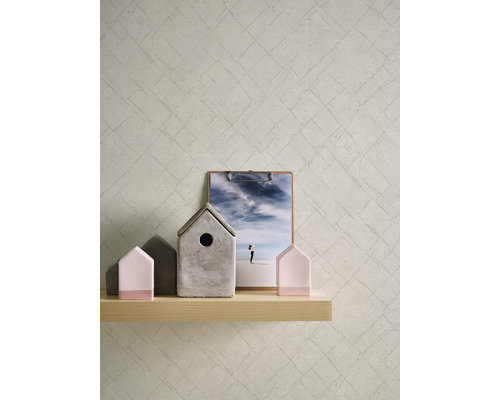 Papier peint à motifs avec des éléments décoratifs sur une étagère