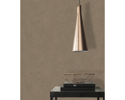 Szene mit Lampe, Schale und Tapete