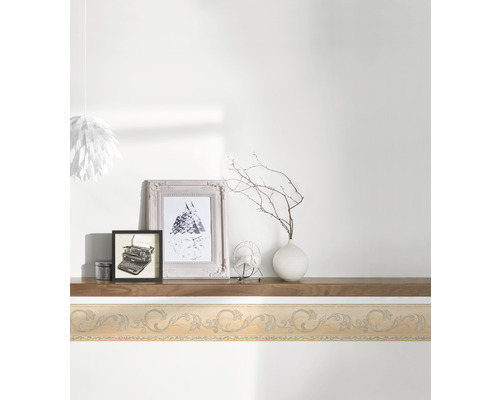 Pièce à vivre avec bordure, décoration et photos