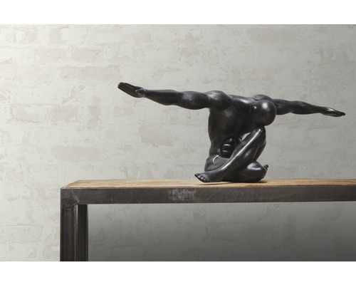 Dekorative Skulptur einer sitzenden Figur auf einem Tisch