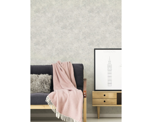 Scène avec canapé, couverture, coussin et papier peint à motifs pour la décoration intérieure