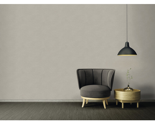 Zimmergestaltung mit Sessel, Beistelltisch und Hängelampe