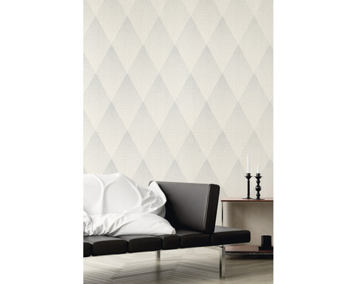 Tapete mit geometrischem Rautenmuster im Wohnraum