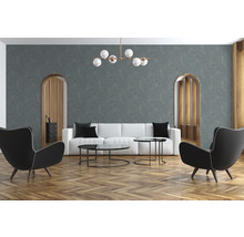 Wohnzimmer mit grauer Marmortapete, Sofa und Sesseln