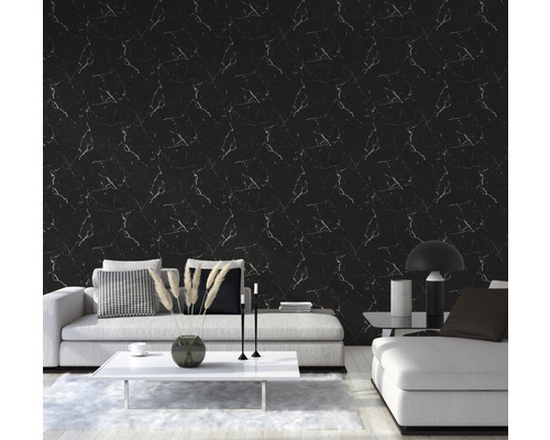 Salon avec papier peint en marbre noir