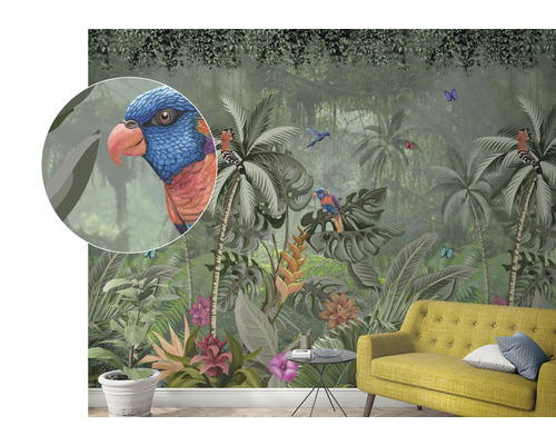 Papier peint photo sur le thème de la jungle avec des perroquets, des palmiers et des plantes tropicales dans un salon