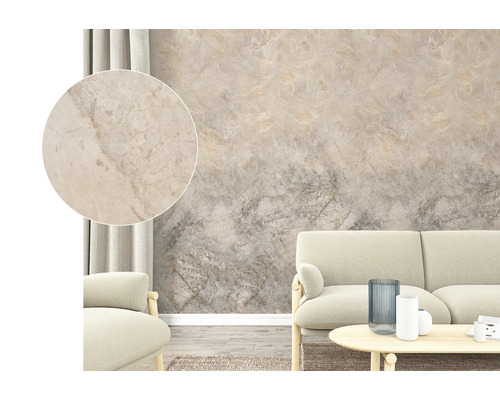 Salon avec papier peint aspect marbre, canapé et rideau