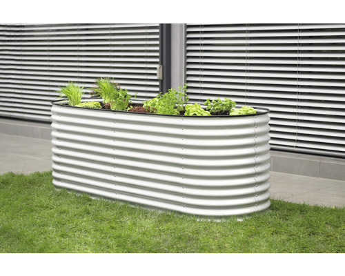 Hochbeet klassisch WESTMANN oval 240 x 80 x 82 cm silber Hochbeet aus Metall mit Pflanzen auf Rasen