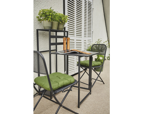 Ensemble de meubles de balcon avec table, deux chaises et étagère avec plantes