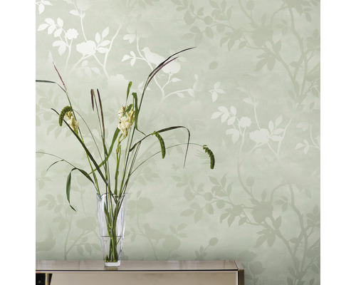 Papier peint décoratif avec motif de fleurs et d''oiseaux en arrière-plan, vase de fleurs au premier plan
