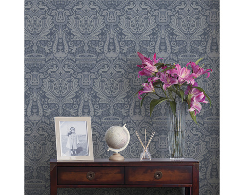 Papier peint décoratif avec motif ornemental dans une pièce