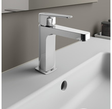 Robinet de lavabo sur un lavabo