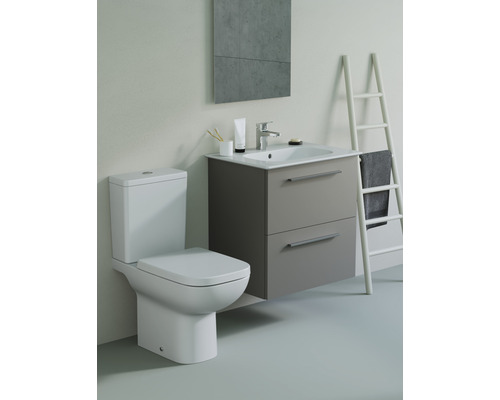 Salle de bains avec meuble sous-lavabo suspendu, lavabo à poser et WC au sol