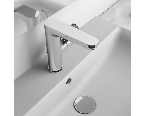 Lavabo avec robinetterie chromée