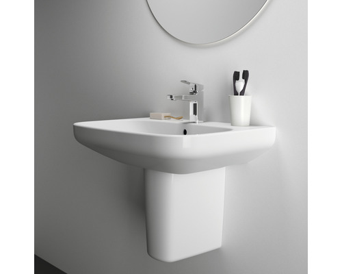 Lavabo de salle de bains moderne avec robinet et espace de rangement