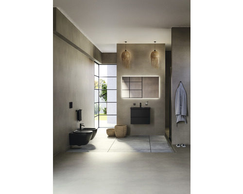 Salle de bain moderne avec bidet, meuble sous-lavabo, miroir et éclairage