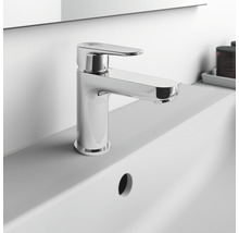 Robinet de lavabo sur un lavabo