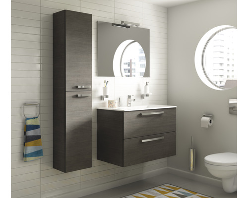 Salle de bains avec meuble sous-lavabo, armoire de toilette, armoire haute et WC