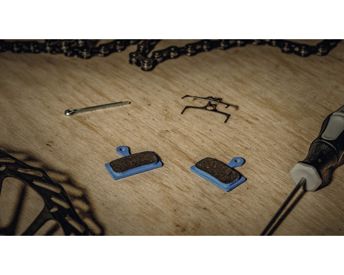 Kit de réparation de vélos avec plaquettes de frein, chaîne et outils