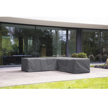 Abgedeckte Gartenlounge auf einer Terrasse